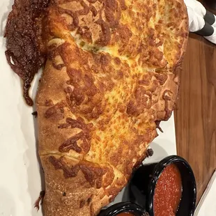 Stuffed cheesebread