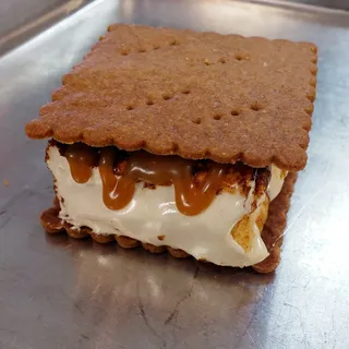 Cinnamon Dolce S'more