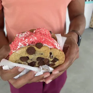 Knuckle sandwich with strawberry crunch topping