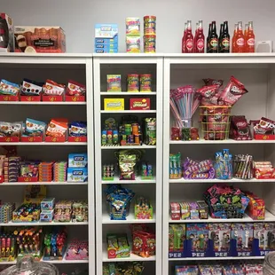 Jelly Belly, WarHeads, Toxic Waste, LemonHead, Chewy LemonHead, Cry Babys, Candy Blox