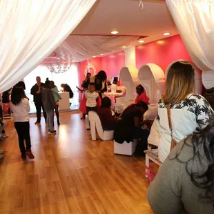 We specialize in delivering children spa-themed birthday parties and day spa services that focus on both inner and outer beauty.