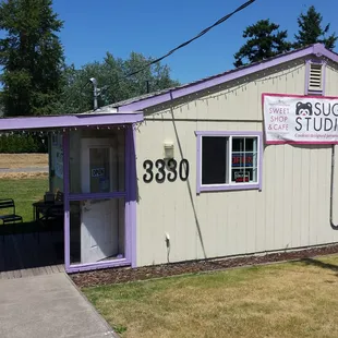 Cute little building in the middle of Silverdale