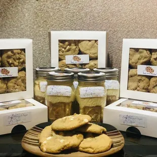 Cookies, Banana Pudding, and Cheesecake (strawberry) available