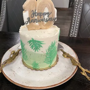 a green and white birthday cake