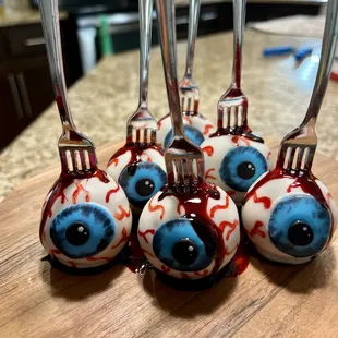 Eyeball cake pops. Perfect for halloween!