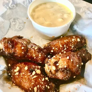 Pb and J wings with Mac and cheese