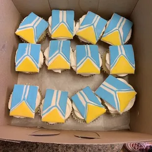 Cupcakes with Tuvan flag icing and &quot;jewels&quot; inside.