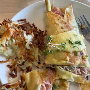 Crepes with asparagus ham and Brie. With a hollandaise sauce