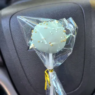 Lemon cake pop