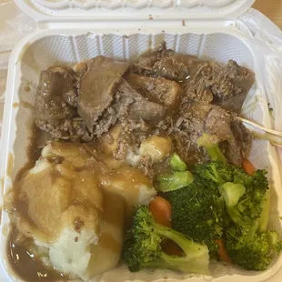 Hot Roast Beef Platter with Mixed Veggies