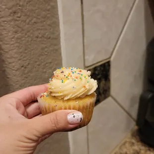 Vanilla cupcake with vanilla icing