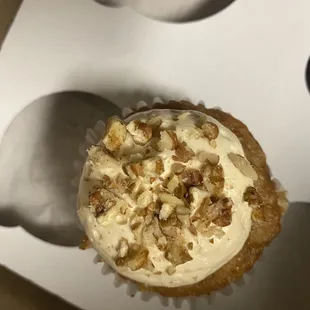 The hummingbird cupcake