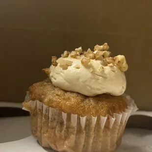 The hummingbird cupcake