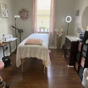 Sugaring Studio service room