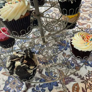 Oreo and funfetti cupcakes