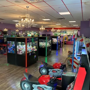 #FunPlacesforTeens  #FunPlacesforKids  #Arcade #ClawMachineArcade #FunThingsToDo #ArcadeGameRoom