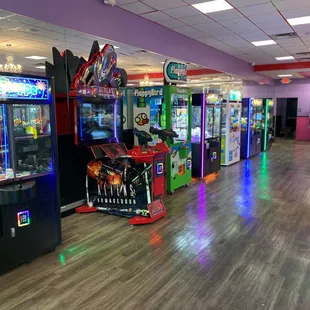 #FunPlaceForTeens  #FunPlaceForKids  #Arcade #ClawMachineArcade #FunThingsToDo #ArcadeGameRoom