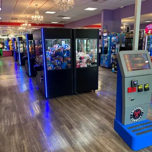 #ClawMachineArcade #FunThingsToDo #ArcadeGameRoom