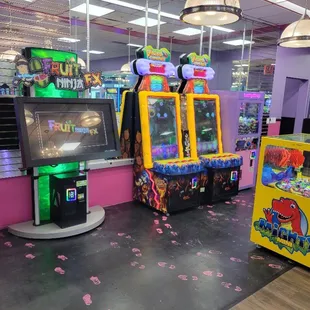 #FunPlaceForTeens  #FunPlaceForKids  #Arcades #FunThingsToDo #ArcadeGameRoom