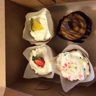 4 very delicious cupcakes
