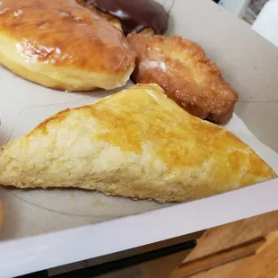 SUGARY DONUT HAIR IN THE SEALED BOX