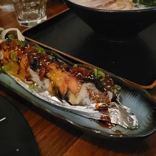 Hawaii roll (baked)  Crab/ avocado/ unagi/ macadamia nuts / mango sauce