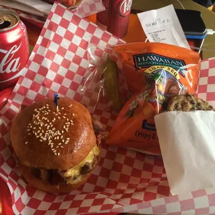 Cheeseburger box lunch