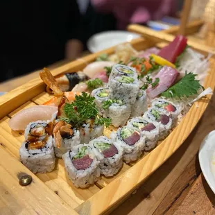 Sushi &amp; Sashimi Boat