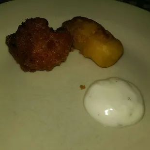 Curd and cauliflower with sauce.