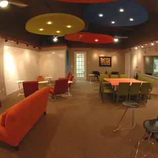 Modular furniture, massive whiteboards
