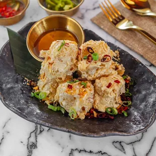 food, chicken wings and fried chicken