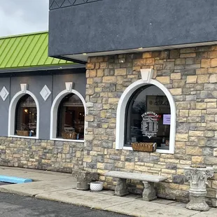 the outside of the restaurant