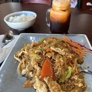Pad woosen + Thai tea