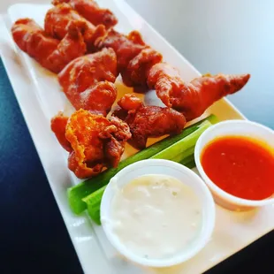 poultry, chicken wings and fried chicken, chicken wings, chicken, bbq chicken, fried chicken wings, fried chicken, bbq wings, food