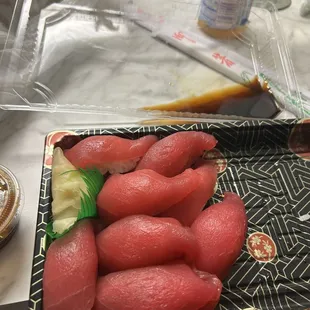 Tuna nigiri