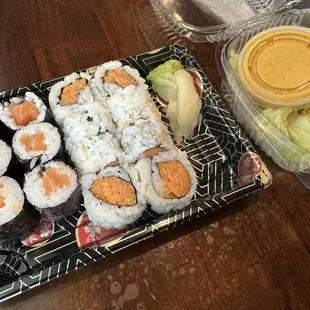 Lunch with Spicy Tuna and Salmon roll