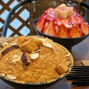 Injeolmi and strawberry