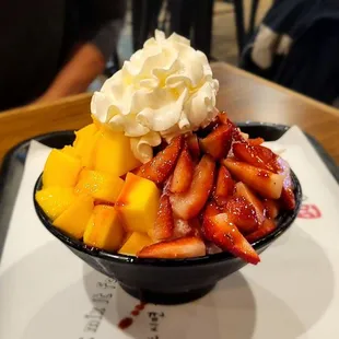 Mango strawberry bingsu