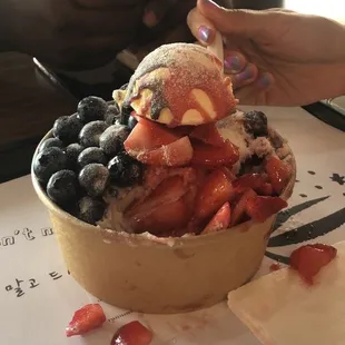 Berry Bingsu