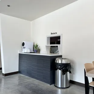 Return trays and water dispenser