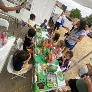 Kid tables and chairs