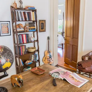 Sully Mansion travelers library