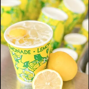 Fresh squeezed lemon shake UPS