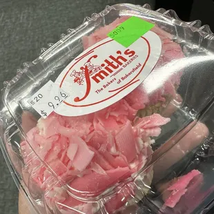 Smith&apos;s Bakery - champagne cake