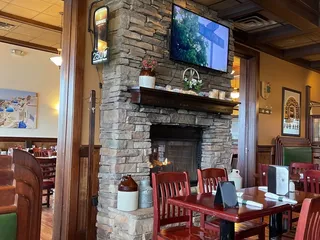 Mavis Winkles Irish Pub