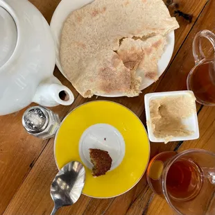 Fresh homemade pita, hummus, and mint tea to tickle our palate while we waited for our entrées.