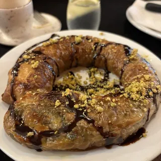 Katmer with pistachios