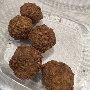 Ordered 2 falafel and got bonus pieces @veefoodlife