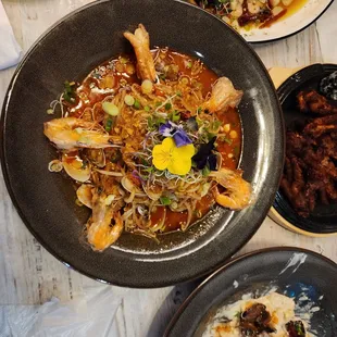 stir clam with bean sprouts