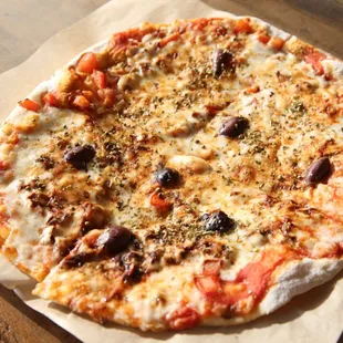 MEDITERRANEAN PIZZA w fresh tomatoes, tomato sauce, mozzarella cheese, oregano and olives